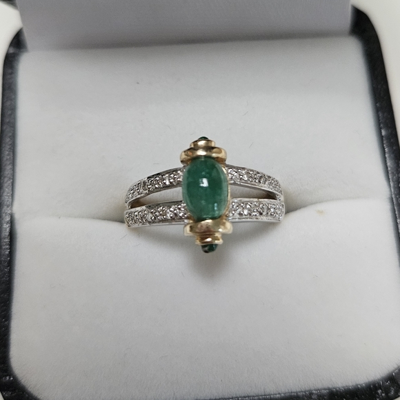 14kt yellow and white gold set. Ring and earrings with small diamon. Size 5. - Picture 2 of 4